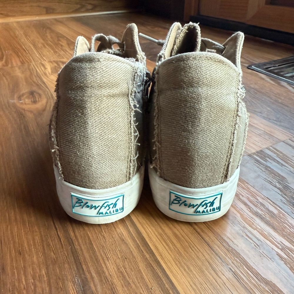 Sneakers - Picture 4 of 5